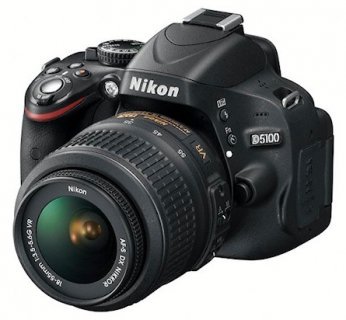 Nikon D5100 mierzy ok. 128 x 97 x 79 mm, zaś wazy 560 gramów z akumulatorem