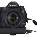 Canonowi EOS 5D towarzyszy szeroka gama opcjonalnych akcesoriów, obejmująca pilot zdalnego sterowania (MC-DC2), uchwyt z miejscem na dodatkową baterię (MD-D11), różne lampy błyskowe oraz odbiornik GPS.