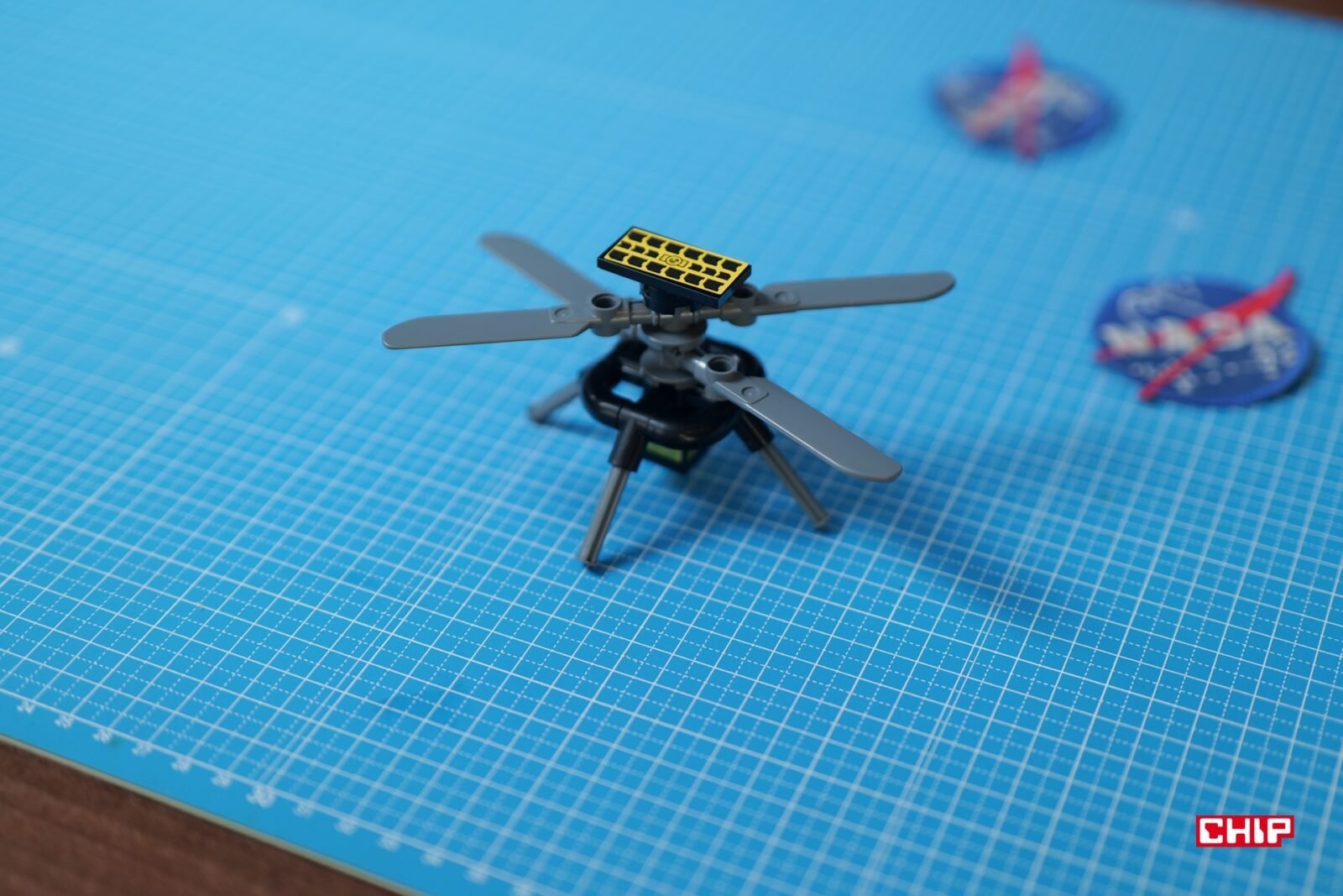 Dron-helikopter Ingenuity w skali LEGO