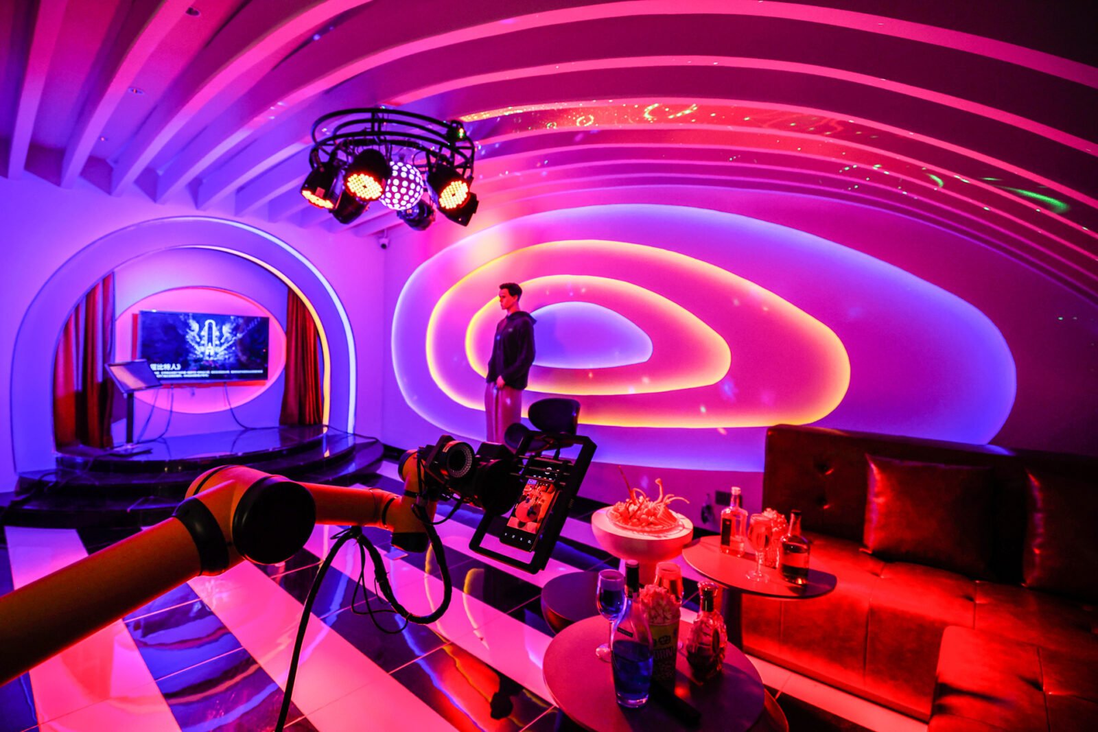 OPPO Intelligent Imaging Lab - sala karaoke