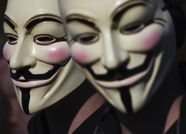Anonimowi atakują hakera, który zdemolował dobroczynną witrynę