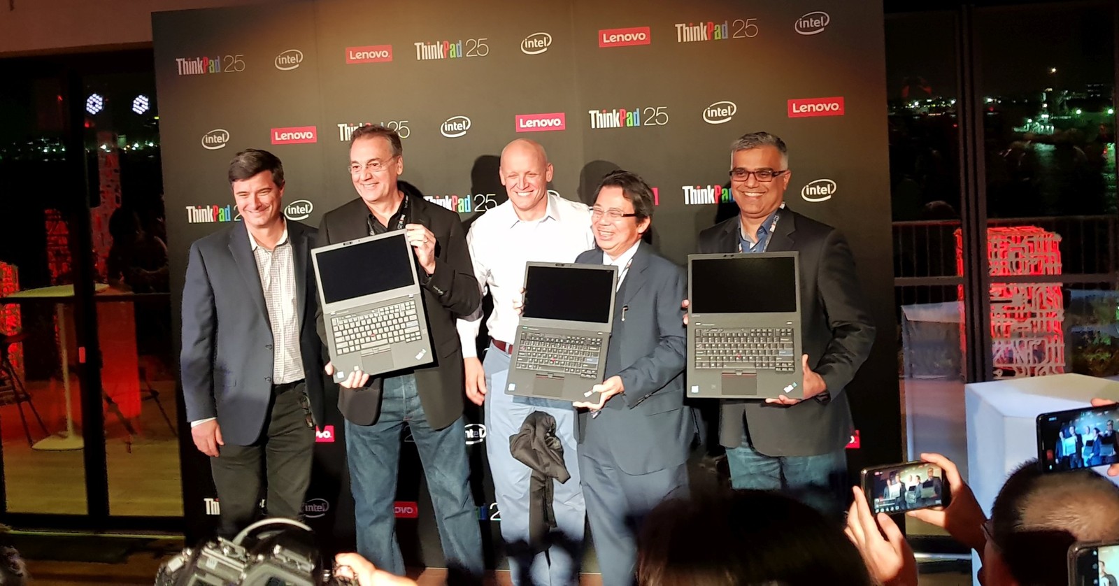 David Hill i kierownictwo Lenovo prezentują ThinkPada 25

