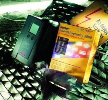 Zasilacz awaryjny APC Back-UPS lub Pakiet ochronny Symantec Notron Internet Security 2009