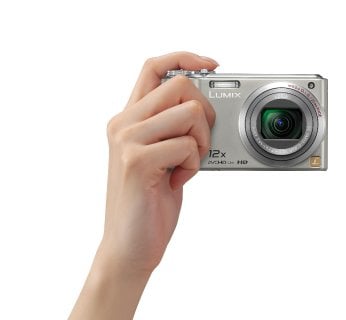 Panasonic Lumix TZ7 jako jeden z nielicznych kompaktów nie tylko wykryje obecność jakiejś osoby w kadrze, ale także rozpozna, że to przecież nasz stary przyjaciel Stefan albo ciotka Flora.