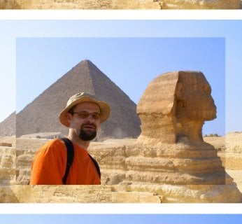 Funkcja Frame Guide działa w prosty sposób. Najpierw sami kadrujemy zdjęcie tak, jak nam odpowiada, i naciskamy spust. Aparat zapamiętuje ramkę z tego zdjęcia, która podpowie poproszonej przez nas osobie, jak ma kadrować zdjęcie typu