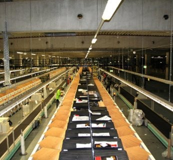 Łączna długość taśmociągów używanych do sortowania paczek to 30 km.