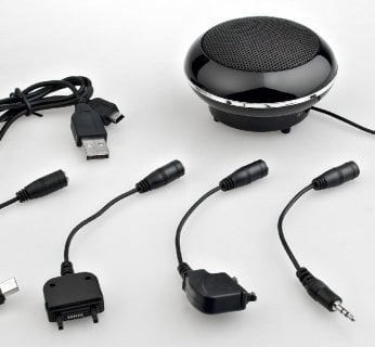 Wavemaster MOBI. Zestaw kabli i złączy do różnych telefonów.