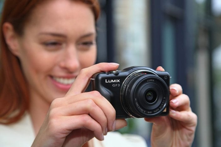 Po premierze modelu Sony Alpha NEX-C3, Panasonic przedstawia najmniejszy aparat systemowy świata.