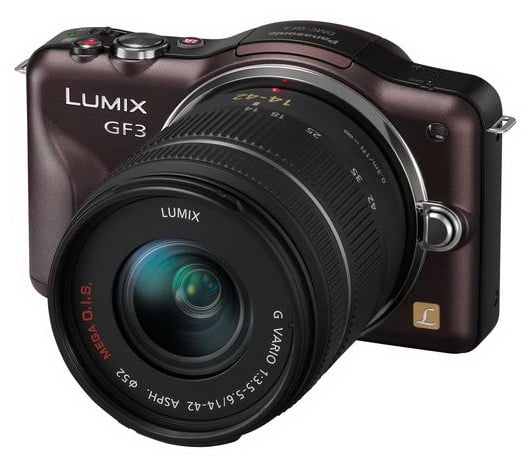 Obok czerwonego i czarnego wariantu Panasonic oferuje model GF3 również w kolorze brązowym.