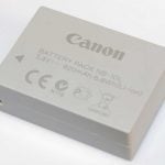 PowerShot G1 X korzysta z akumulatora typu NB-10L o pojemności 920 mAh. Akumulatory tego typu są używane także w megazoomie PowerShot SX40.