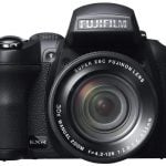Model HS30 EXR pokazuje, że Fujifilm pozostaje wierny jedynej w swoim rodzaju koncepcji aparatu klasy megazoom, pod względem sposobu obsługi przypominającego lustrzankę.