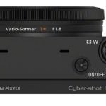 Pierścień na obiektywie umożliwia regulację wszelkich parametrów pracy aparatu. Taką koncepcję sterowania widzieliśmy dotychczas tylko w Canonie PowerShot S100.