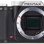 Pentax K-01 ma bagnet typu K – dokładnie taki, jak w lustrzankach tego producenta.