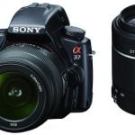 Za korpus SLT-A37 zapłacimy nieco ponad 2000 złotych. Za zestaw z obiektywem 18-55 mm – o około 150 złotych drożej.