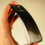Tak jak w Galaxy S3 błyszcząca tylna pokrywa jest wykonana poliwęglanu.