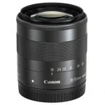 W EOS-ie M zastosowano nowe mocowanie bagnetowe EF-M. Na początek system obejmuje dwa obiektywy. Pierwszy z nich to standardowy obiektyw zmiennoogniskowy 18-55 mm o początkowym świetle 1:3,5-5,6 wyposażony w układ stabilizacji obrazu.