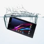 Dzięki tym klapkom Xperia Z Ultra jest wodoszczelna i odporna na pył, tak jak starsza Xperia Z.