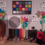 Zdjęcie wykonane w laboratorium przy sztucznym świetle. Na fotografiach zarejestrowanych przy sztucznym świetle pojawia się typowe dla aparatów w telefonach czerwone przebarwienie.