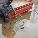 Zdjęcia przedstawiające sytuację podtopionego Schroniska dla zwierząt w Korabiewicach