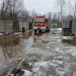 Zdjęcia przedstawiające sytuację podtopionego Schroniska dla zwierząt w Korabiewicach