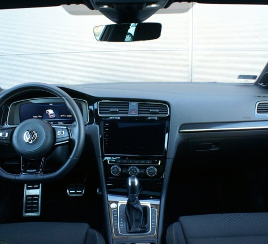 VW Golf R - kokpit