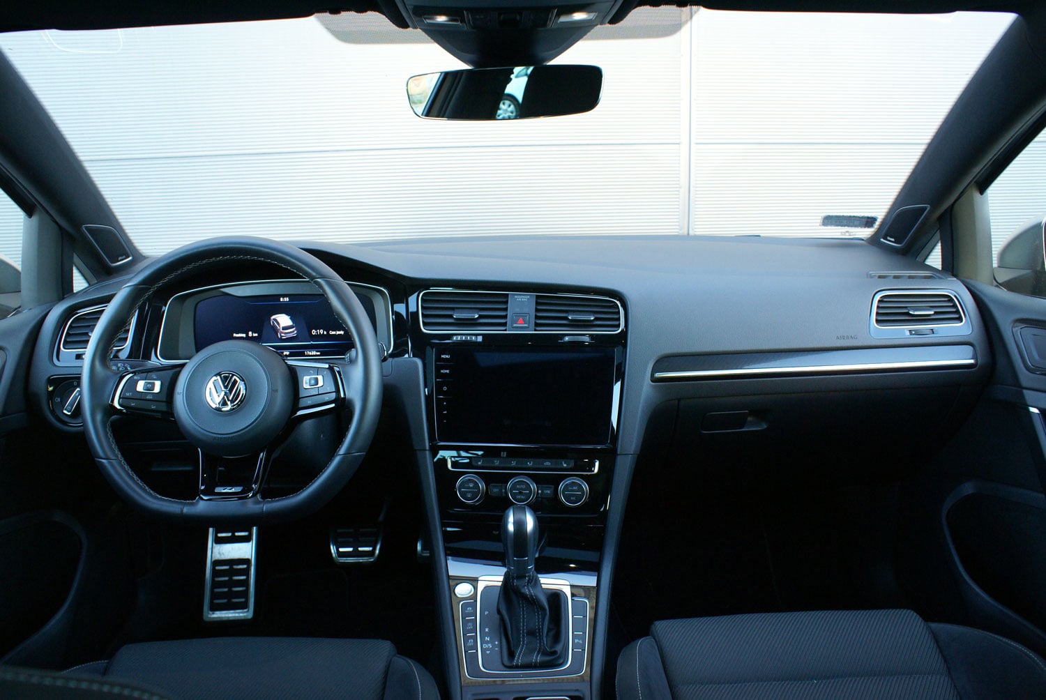 VW Golf R - kokpit
