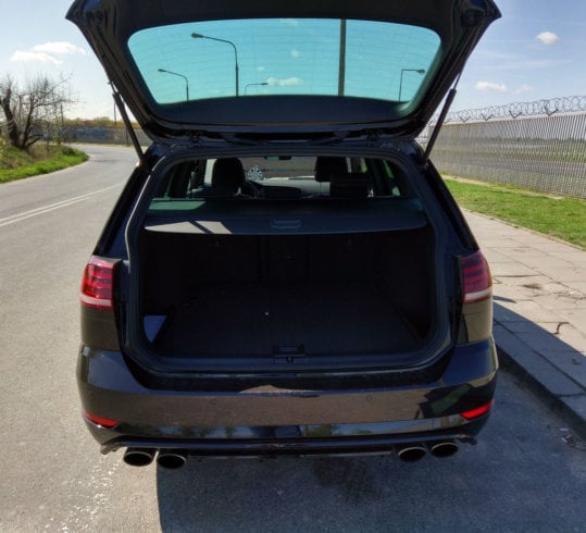 VW Golf R Variant - wnętrze