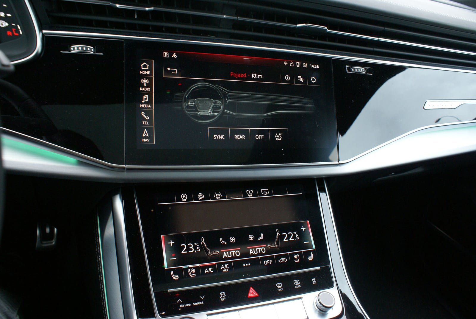 Audi Q8 - kokpit