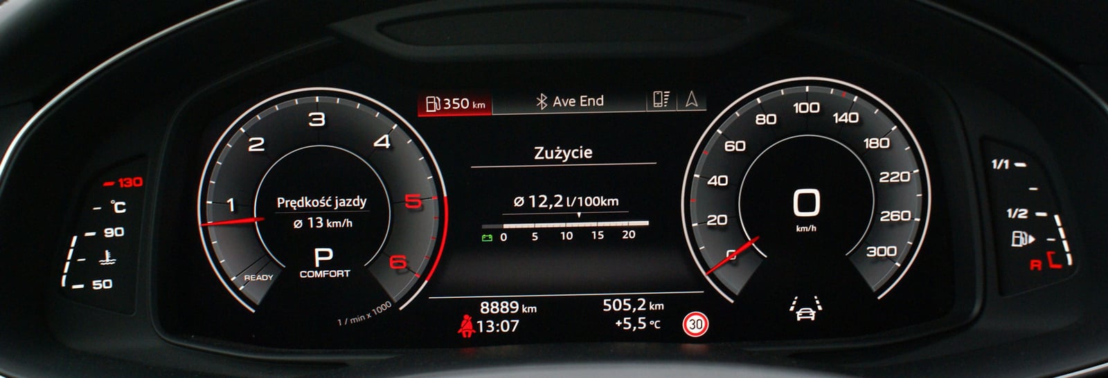 Audi Q8 - tablica