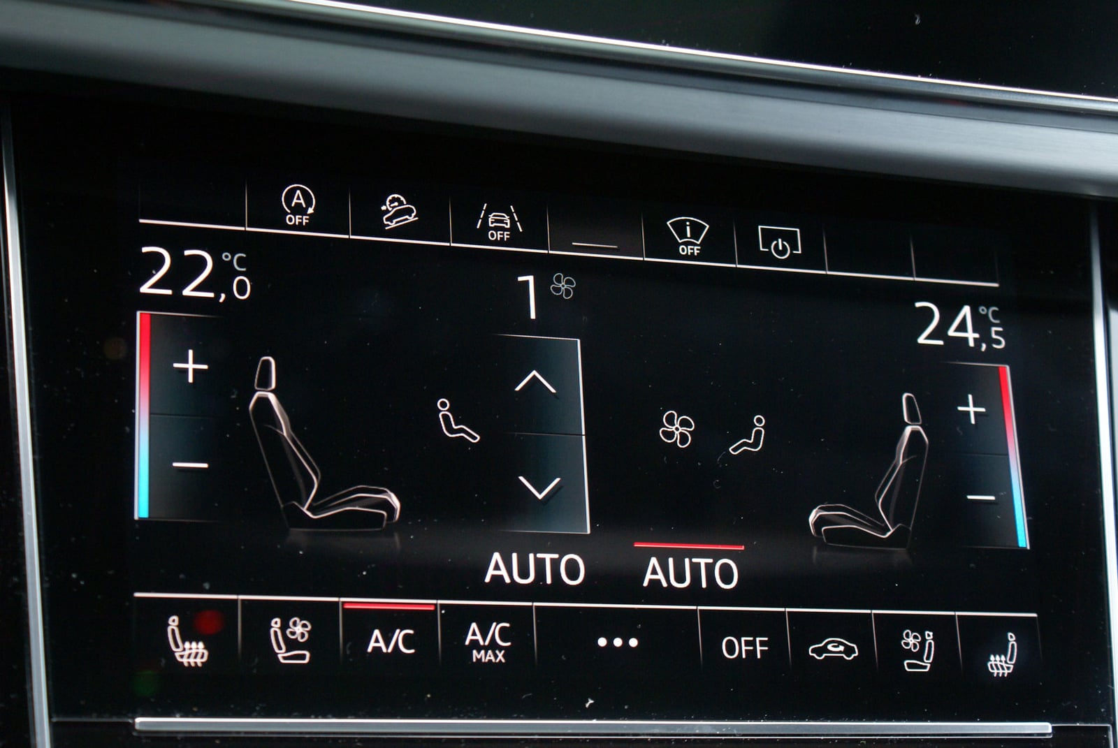 Audi Q8 - kokpit