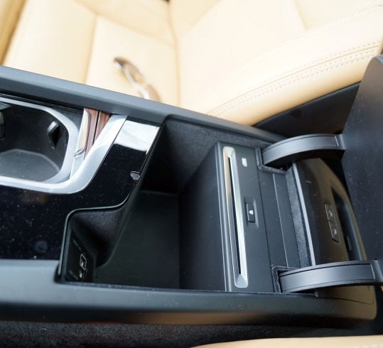 Volvo V60 CrossCountry D4 Polestar Performance wewnątrz