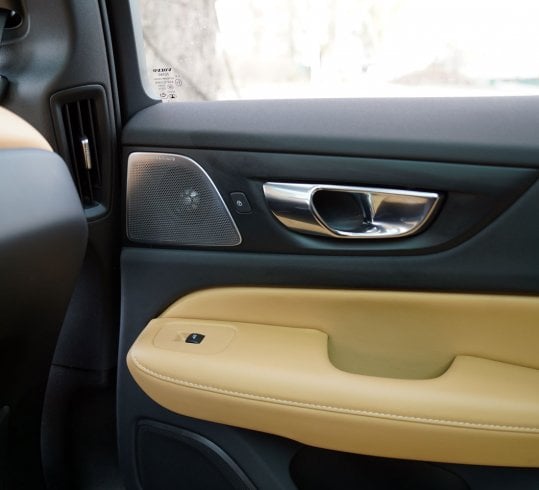 Volvo V60 CrossCountry D4 Polestar Performance wewnątrz
