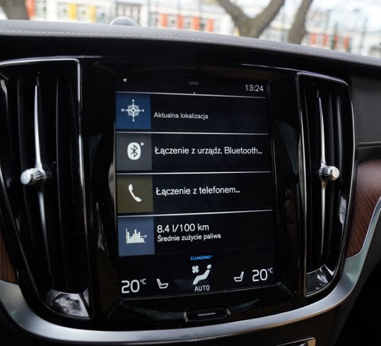 Volvo V60 CrossCountry D4 Polestar Performance wewnątrz - ekrany