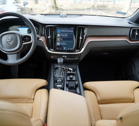 Volvo V60 CrossCountry D4 Polestar Performance wewnątrz - kokpit