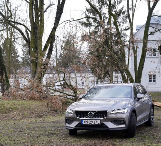 Volvo V60 CrossCountry D4 Polestar Performance z zewnątrz