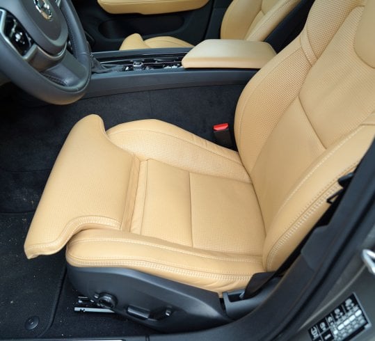 Volvo V60 CrossCountry D4 Polestar Performance wewnątrz