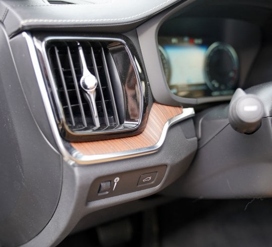 Volvo V60 CrossCountry D4 Polestar Performance wewnątrz