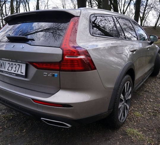 Volvo V60 CrossCountry D4 Polestar Performance z zewnątrz
