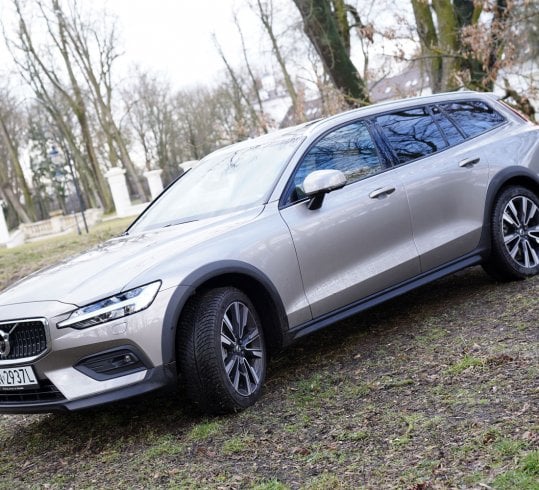 Volvo V60 CrossCountry D4 Polestar Performance z zewnątrz