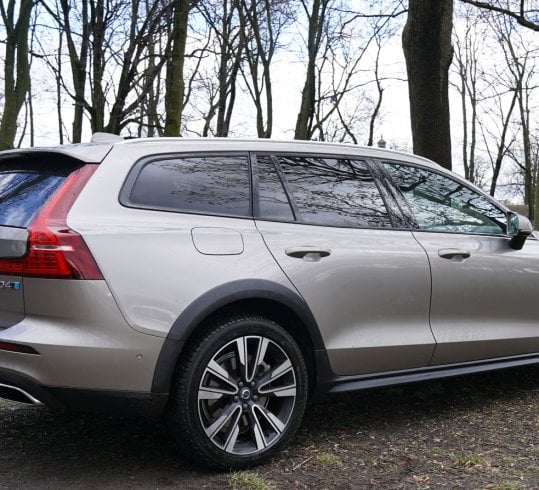 Volvo V60 CrossCountry D4 Polestar Performance z zewnątrz