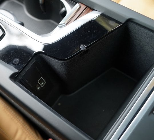 Volvo V60 CrossCountry D4 Polestar Performance wewnątrz