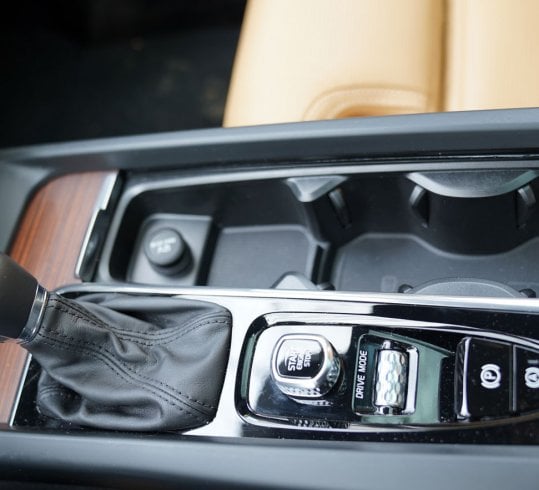 Volvo V60 CrossCountry D4 Polestar Performance wewnątrz