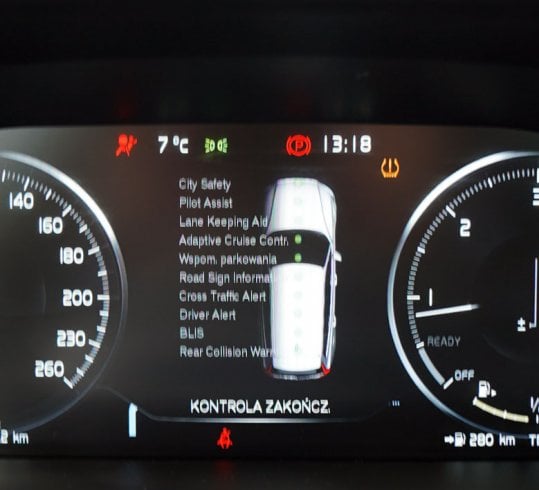 Volvo V60 CrossCountry D4 - cyfrowa asysta