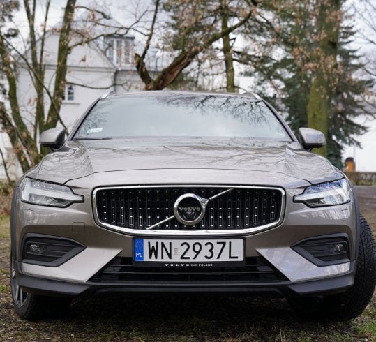 Volvo V60 CrossCountry D4 Polestar Performance z zewnątrz