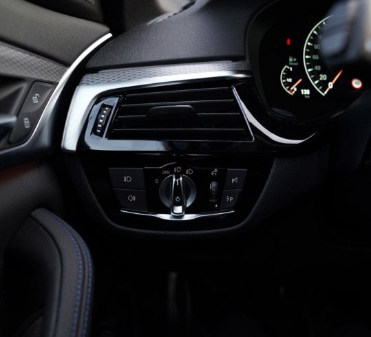 BMW 525d Touring - kokpit