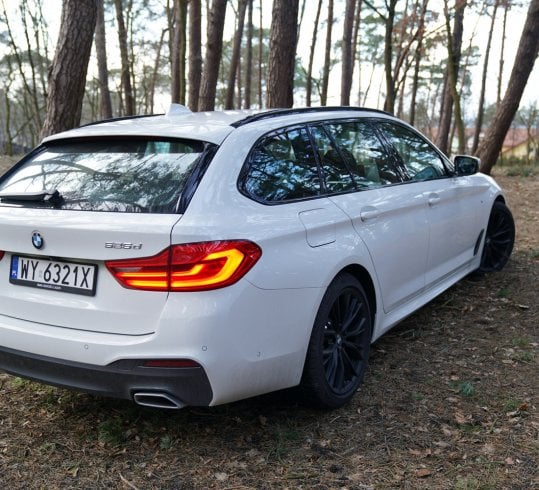 bmw 525d touring na zewnątrz