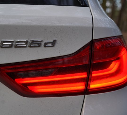 bmw 525d touring na zewnątrz