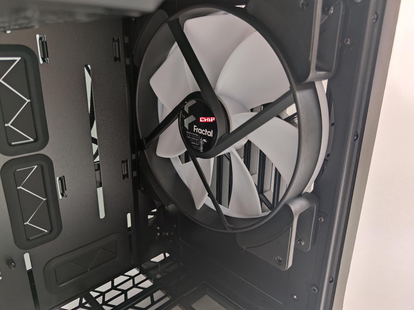 test Fractal Design Torrent Nano RGB Black TG Light Tint, recenzja Fractal Design Torrent Nano RGB Black TG Light Tint, opinia Fractal Design Torrent Nano RGB Black TG Light Tint