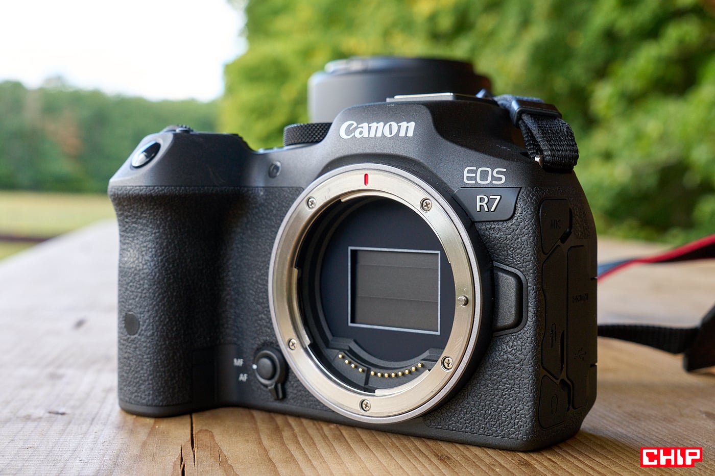 Canon EOS R7
