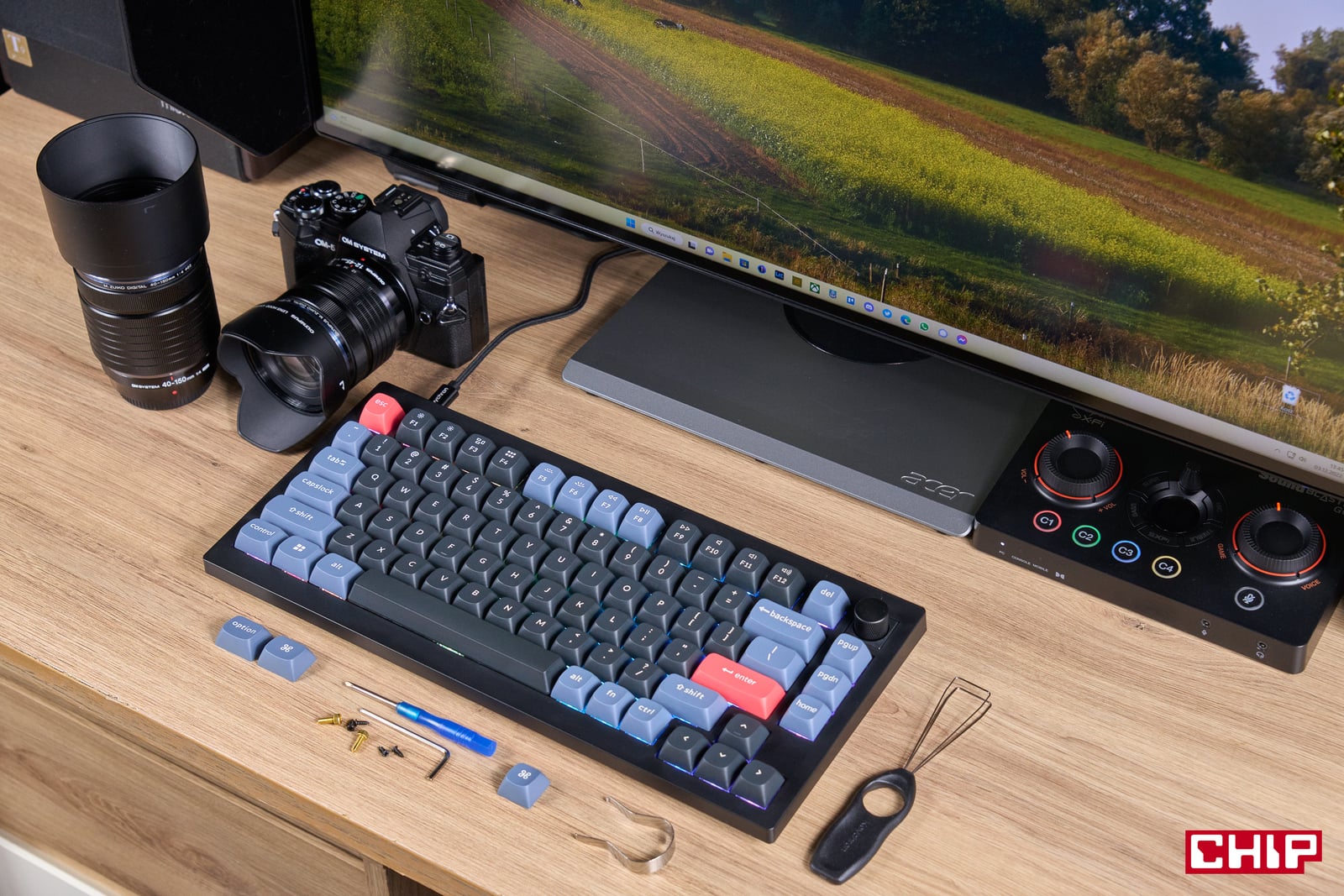 Keychron V1 & OM System OM-5